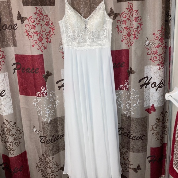 JJ’s House Side Slit Wedding dress - Picture 1 of 7